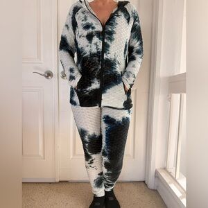 Tie-Dye Honeycomb Textured Stretch Zip-Up Hoodie and Pants Set NWOT